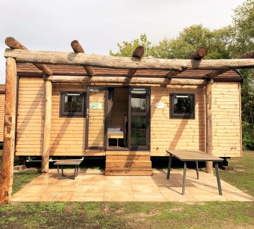 Woodlodge 2 personen - Buitenaanzicht 2 - Sint Maartenzee.jpeg