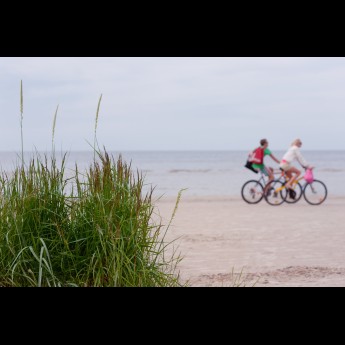 Fietsen op het strand
