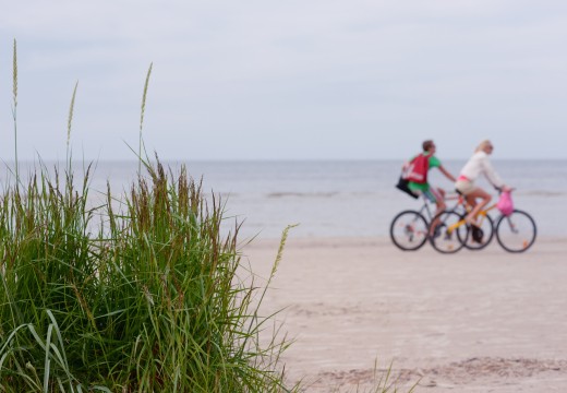 Fietsen op het strand